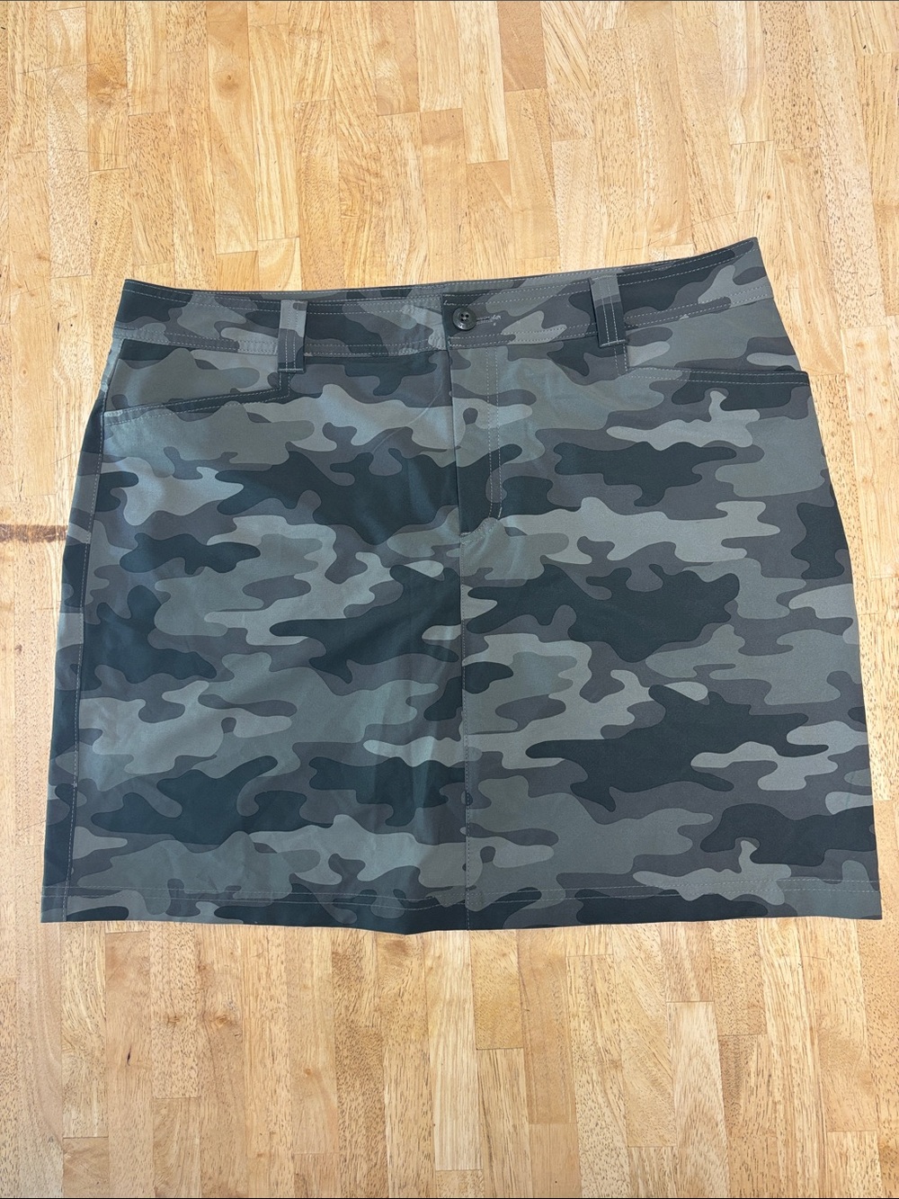EUC Eddie Bauer Adventurer 2.0 Skort Camo Gray Camouflage Hiking Trail Skirt